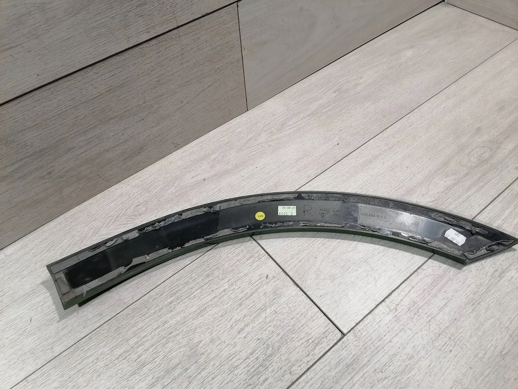 фото №8, Taycan turbo молдинг дверь правый задняя 9j0854820e