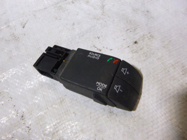 фото №1, Renault clio iv переключатель радио 255522448r