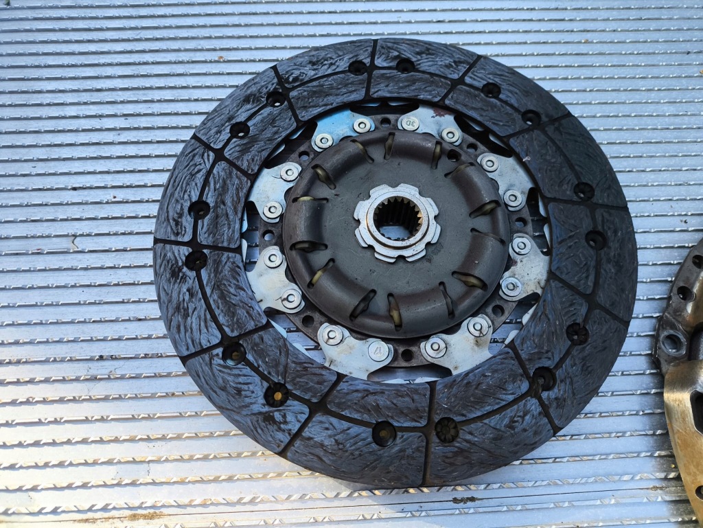 Сцепление полный 55570195 1.7 cdti 39 tys km mokka trax 12- с Разборки