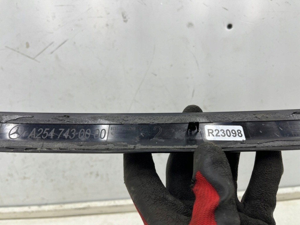 Молдинг mercedes glc x254 w254 22r.- накладка крышки багажника средняя Оригинал