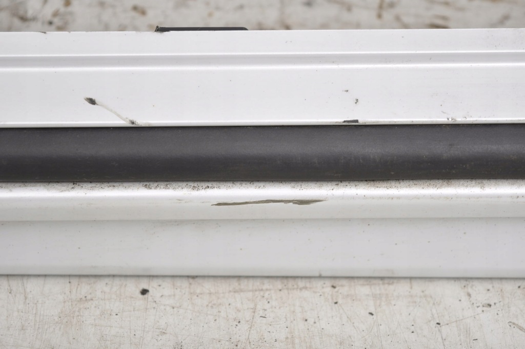 Volvo xc90 ii молдинг накладка поріг права 31395993 в Україні