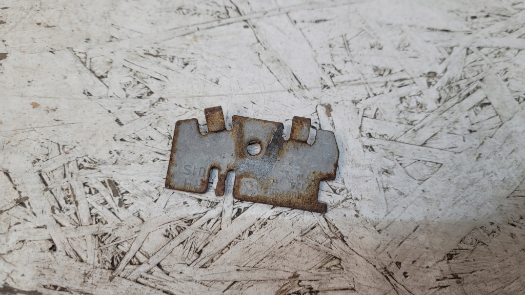 Купити Audi a3 8v0 лист кріпильна бампера перед права 8v0807864a