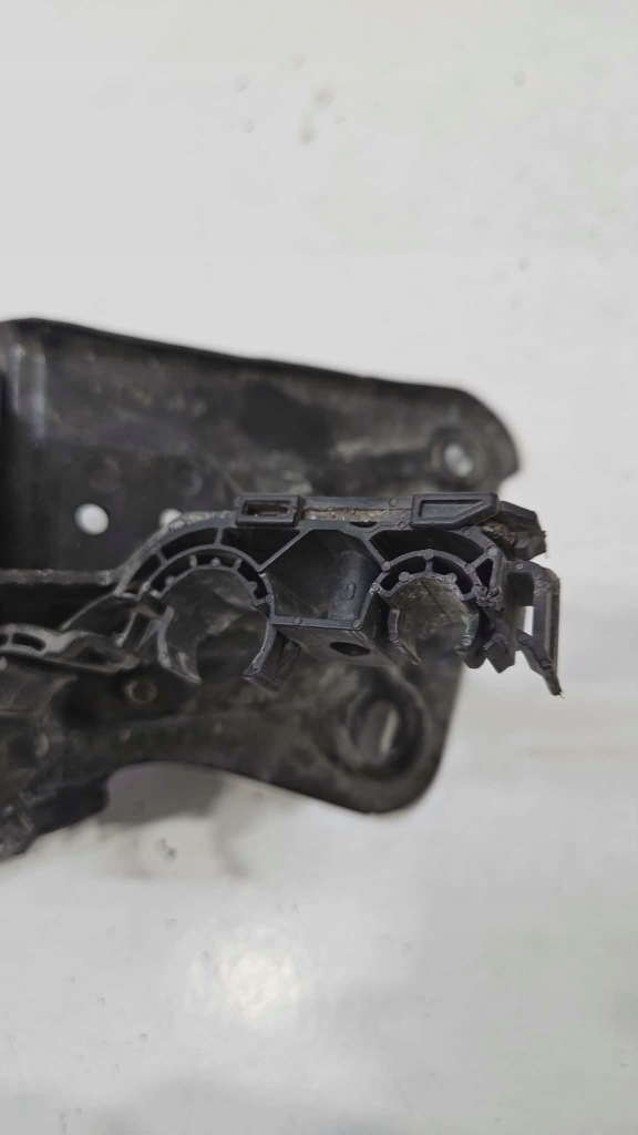 Кронштейн тримач  насоса abs volkswagen golf v vi plus 1k1614235e Недорого