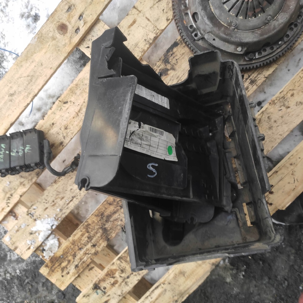 фото №1, Корпус аккумулятор fabia ibiza