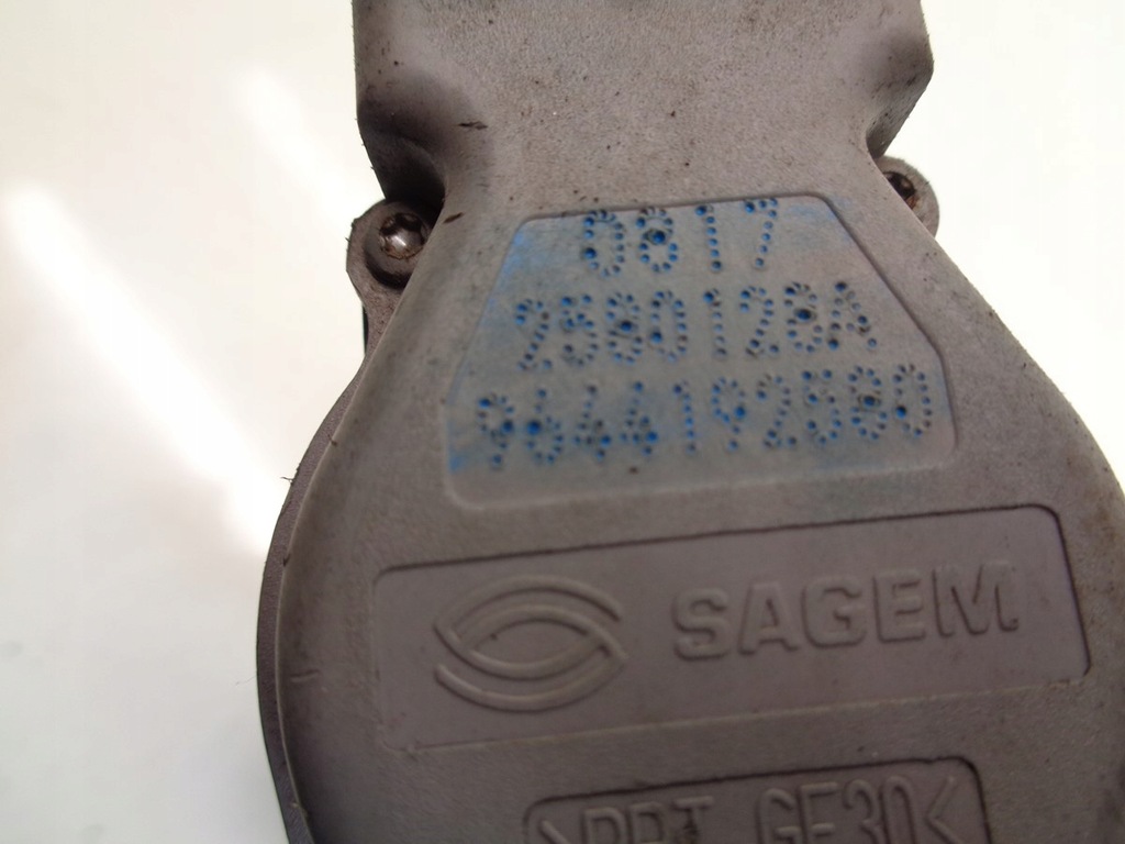 фото №7, Клапан egr citroen c5 i 2.0b 16v 9644192580