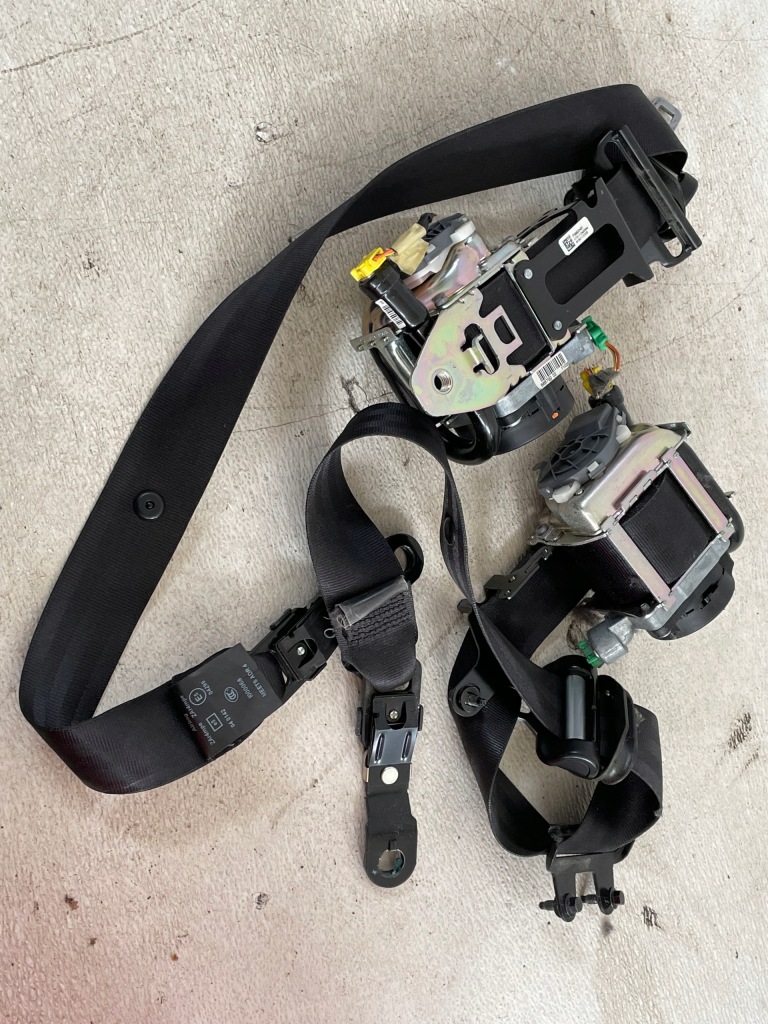 фото №1, Volvo s60 ii v60 pas правый перед 39800482 61655800