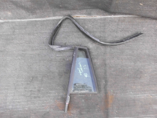 Купить Стекло кузовная дверь левый задний  треугольник dodge caliber 07 r