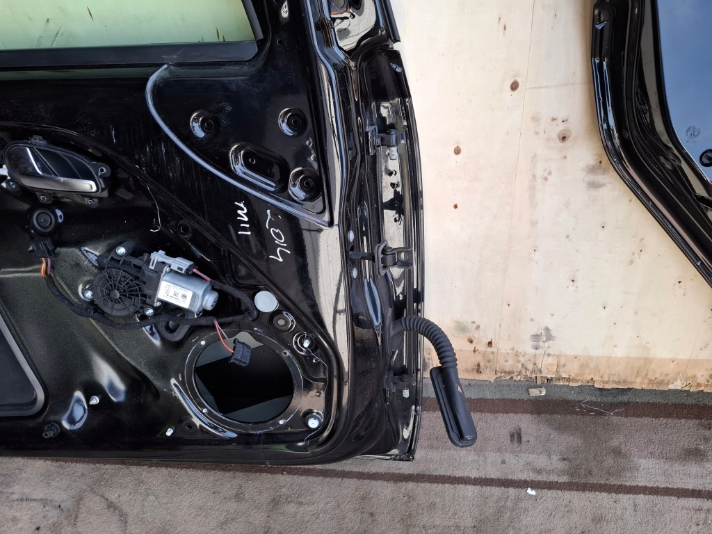 фото №13, Дверь левая перед задняя vw up 14r чёрные