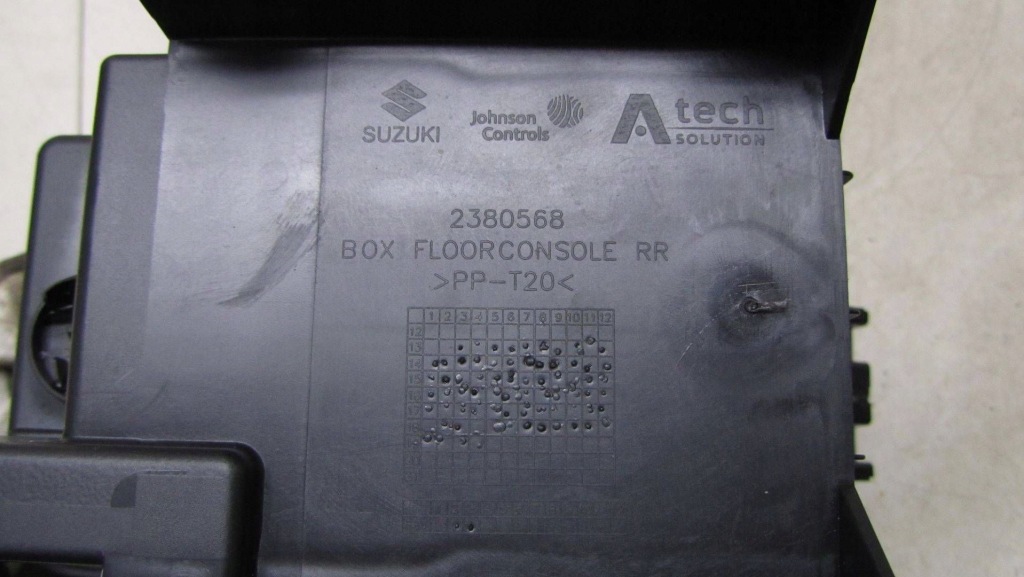 Suzuki vitara 3 рестайлінг  підлокітник шкіра 18- в Україні