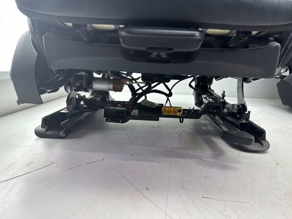 фото №5, Mercedes-benz eqc 2022 сиденья / заднее сиденье / комплект