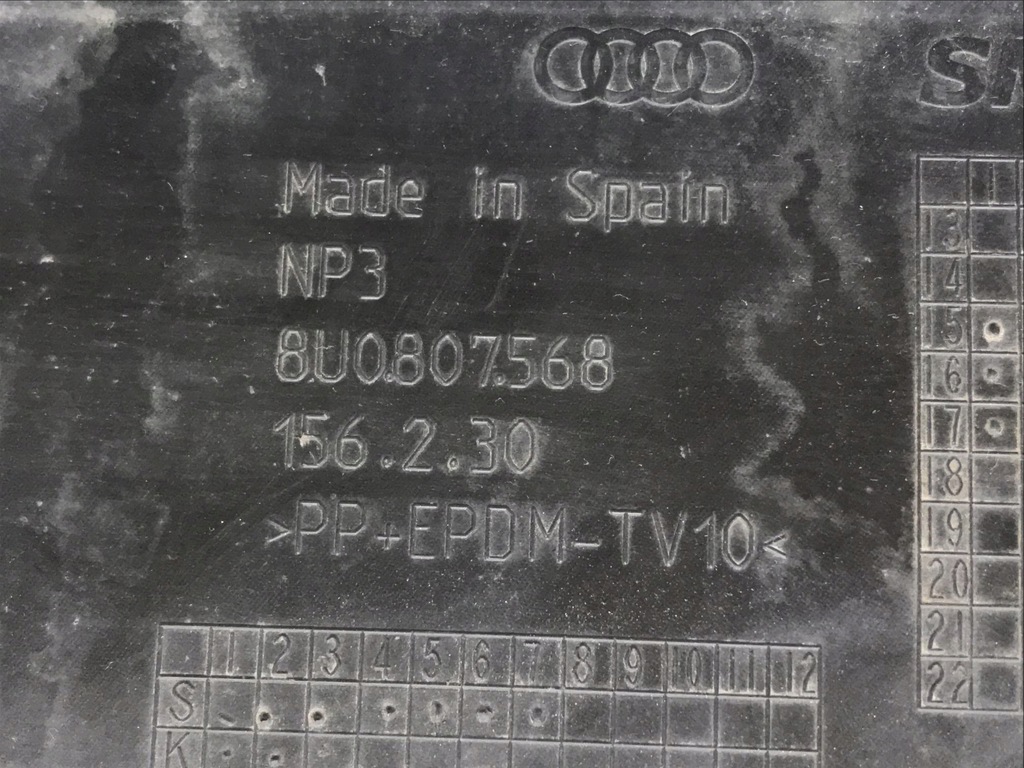 фото №9, Audi q3 8u спойлер бампера задняя накладка pod hak 8u0807568