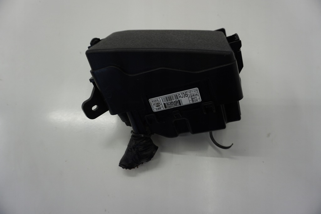фото №1, Hyundai i40 коробка предохранителей 91202-3z190