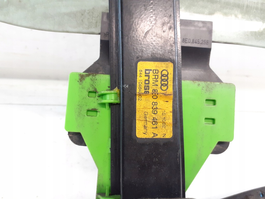 фото №7, Audi a4 b6 рамка стекло левый задняя sedan