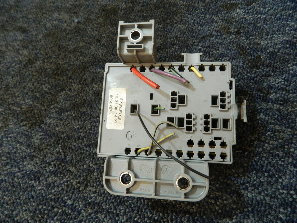 фото №3, Коробка предохранителей alfa romeo giulietta задняя