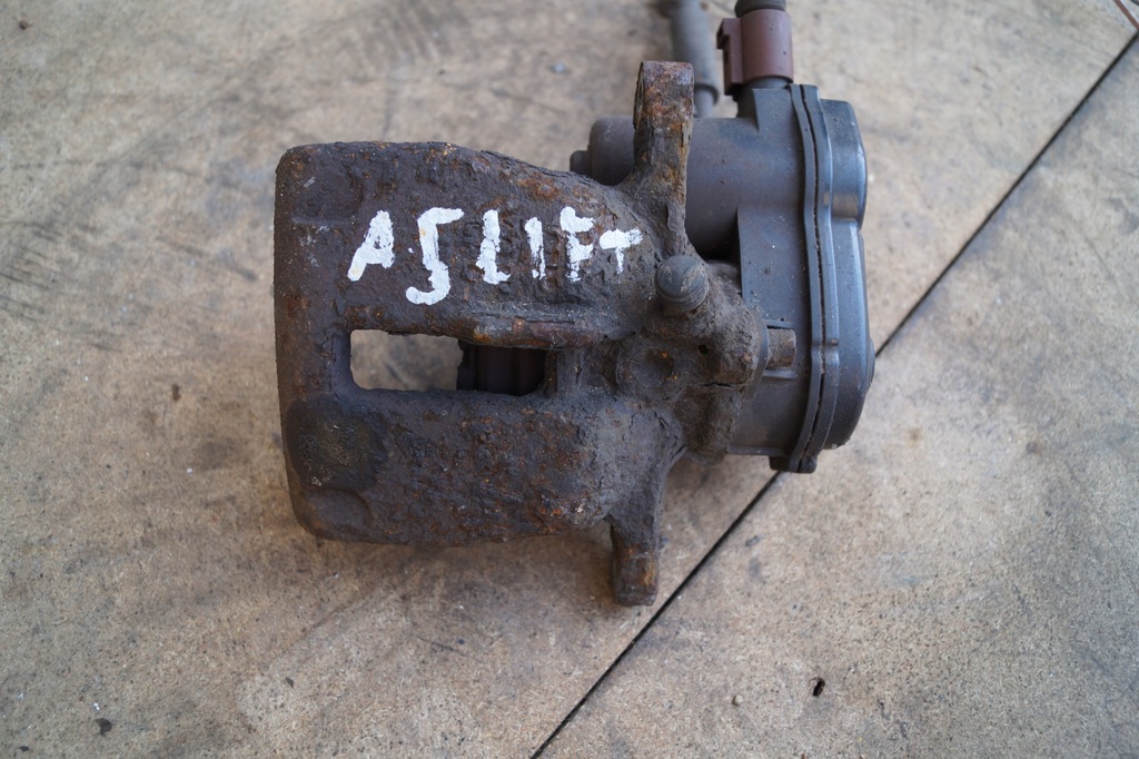 фото №1, Суппорт правый задняя audi a5 8t lift 2.0 tdi