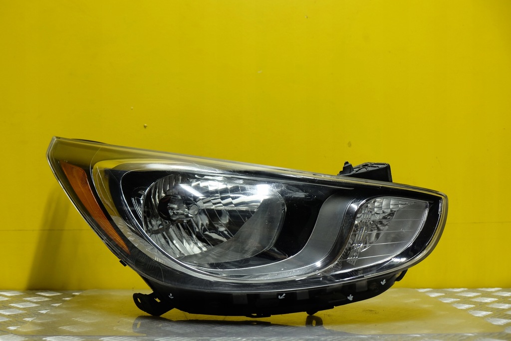 фото №1, Hyundai accent 2011- фара лампа правая usa