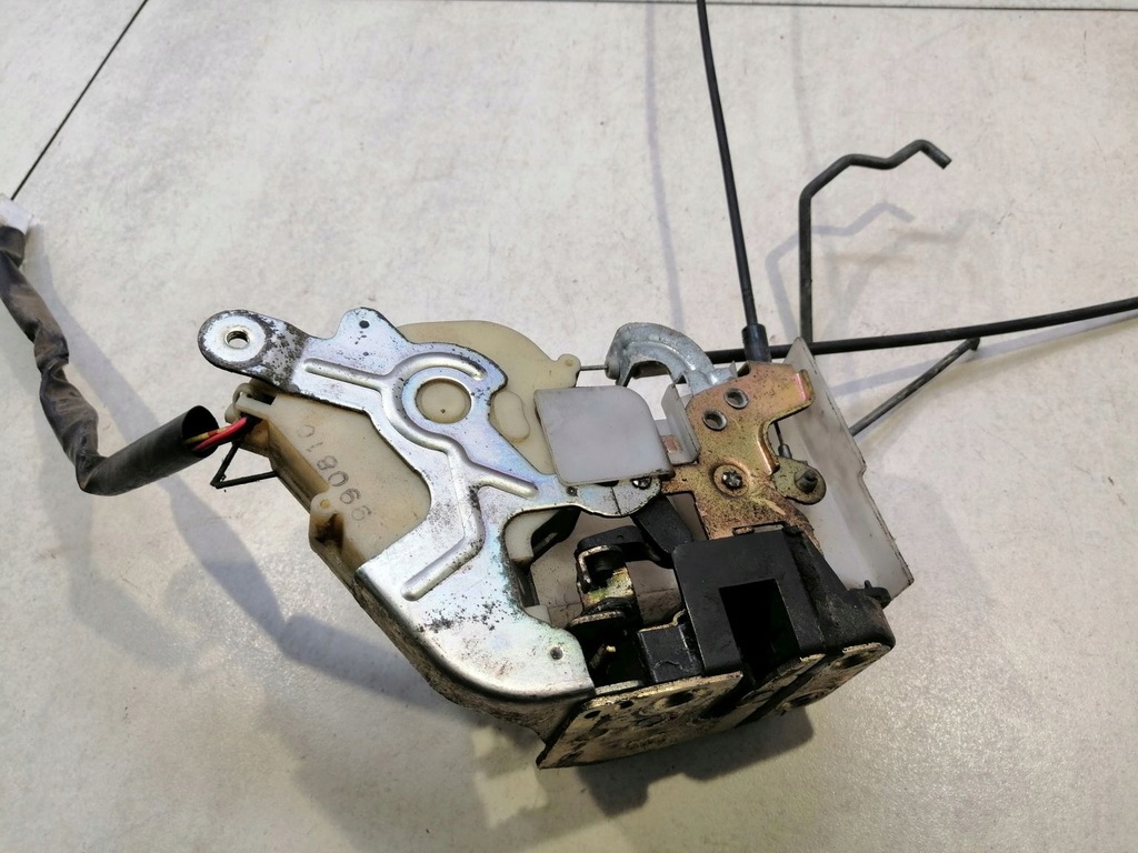 фото №2, Замок дверь правый перед mazda mpv ii