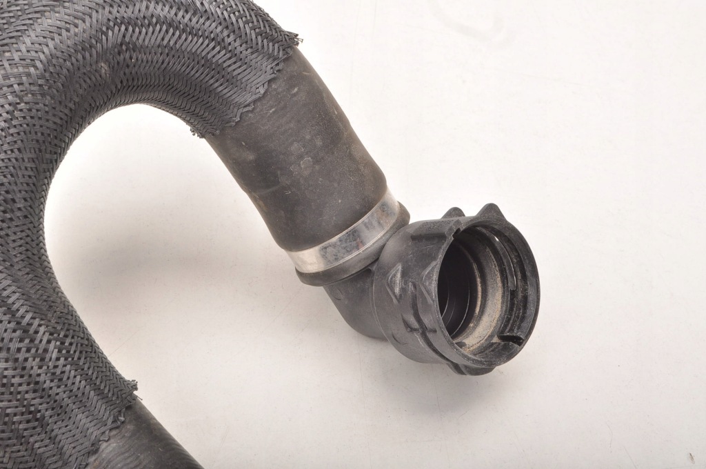 Maserati ghibli 3 2.0 рестайлінг  труба шланг води 670213890 в Україні