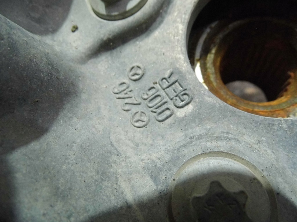 W246 w176 w156 w117 11-18' поворотний кулак правий задній Зі Шроту