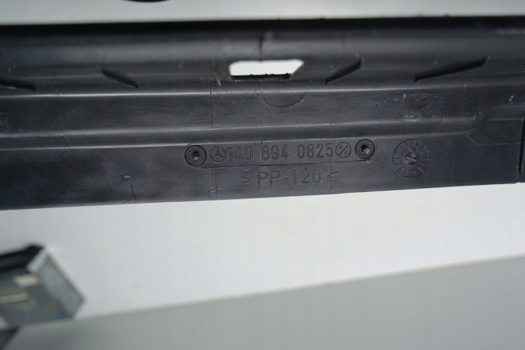 Mercedes w140 защита накладка поперечина багажника listwa1406940825 в Украине