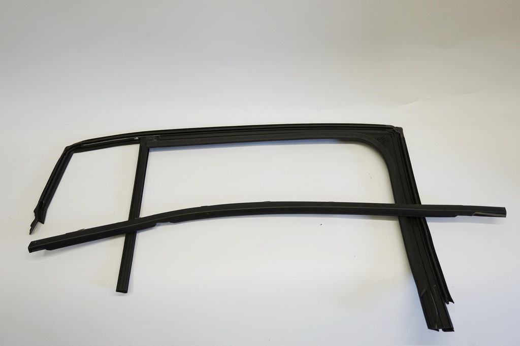 фото №1, Молдинг дверь левая задняя dacia sandero iii 1.0tce