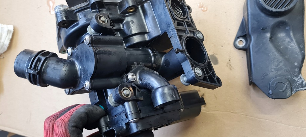 фото №11, S3 8v sedan a3 корпус термостата насос wody 2.0 tfsi 06l121111p