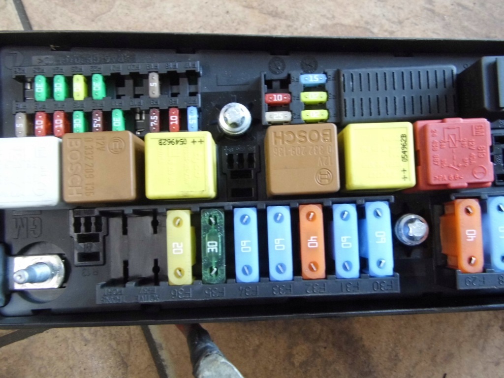 Vectra c 1.9cdti рестайлинг  06' sed коробка предохранителей 13205802 Недорого