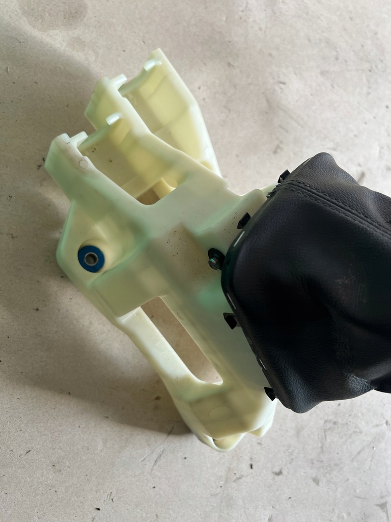 фото №10, Hyundai i30 iii 17- домкрат передач ручка чехол 6 передач