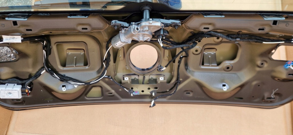 фото №2, Крышка багажника vw t-roc lift w цвет lc9x nowa оригинал