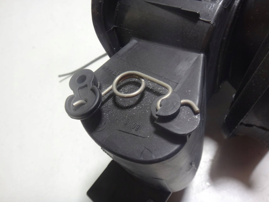 фото №4, Крышка петля заливной топлива bmw x1 e84 titansilber