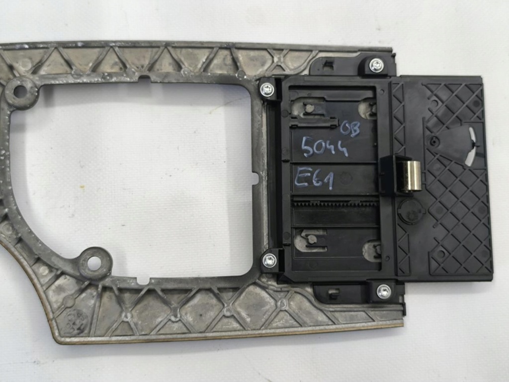 Купить Рамка декоративная  переключения передач bmw e61 6951130