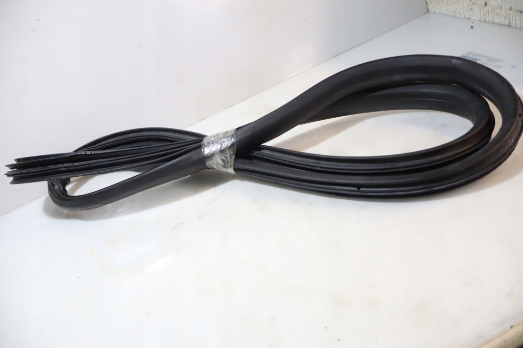 фото №4, Прокладка дверь правая передняя renault megane iv