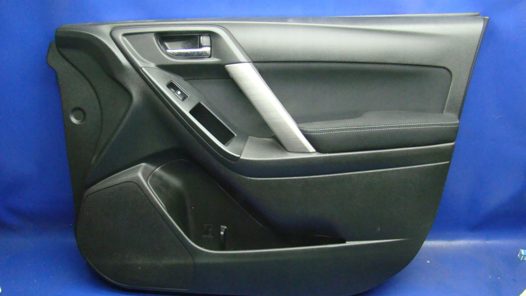 Купить Обивка карка дверь перед правый  forester iv 12-18r eur