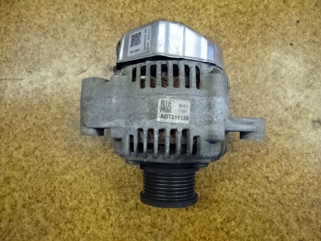 фото №1, Toyota hilux 07r # генератор 3,0d4d