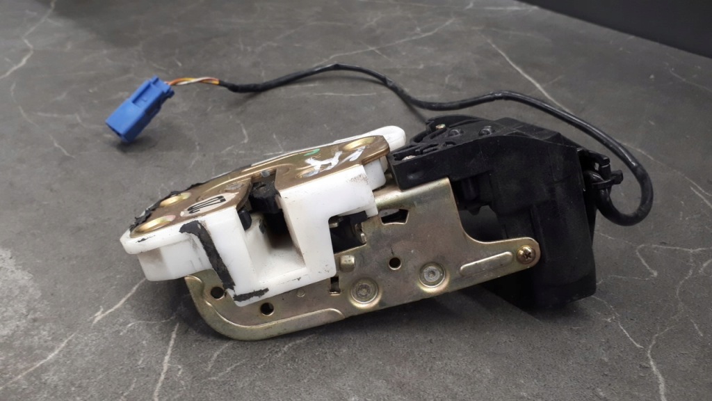 Замок правый  перед honda crx 3 с Разборки