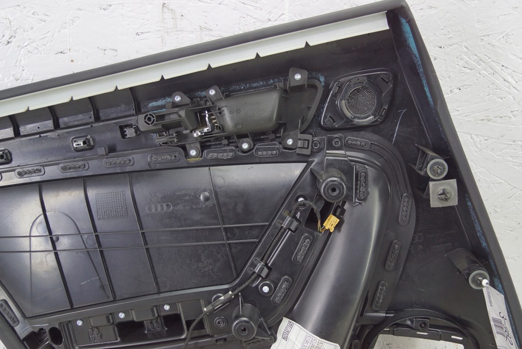 фото №13, Обшивка дверь правый задняя audi a4 b8