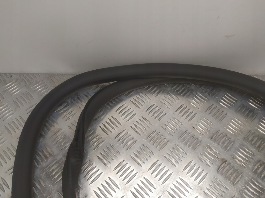 фото №2, Alfa romeo stelvio прокладка дверь правый задняя