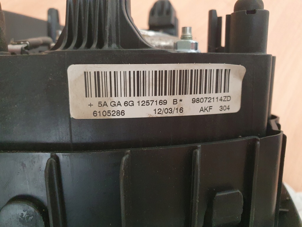 фото №9, Панель приладів приладова консоль подушки безпеки ремені подушка безпеки peugeot 208