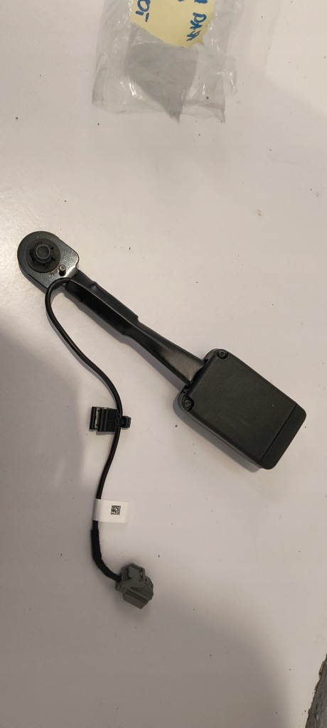 Пряжка клипса поперечина безопасности перед tesla model 3 y 17- с Разборки