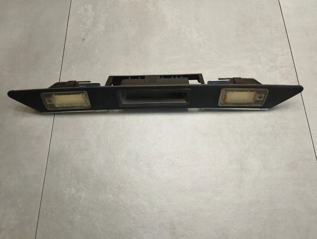 фото №1, Audi q7 4l молдинг крышки 8e0827657g