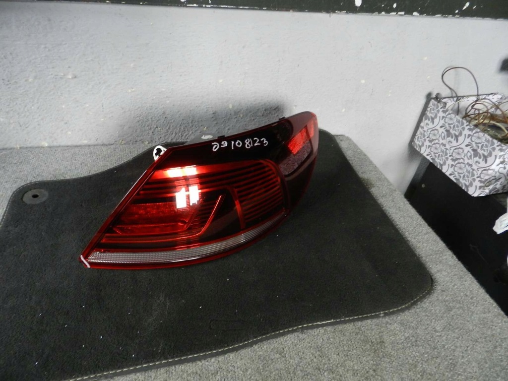 фото №1, Vw cc 11-16 лампа led задня права сторона 3c8945208ad