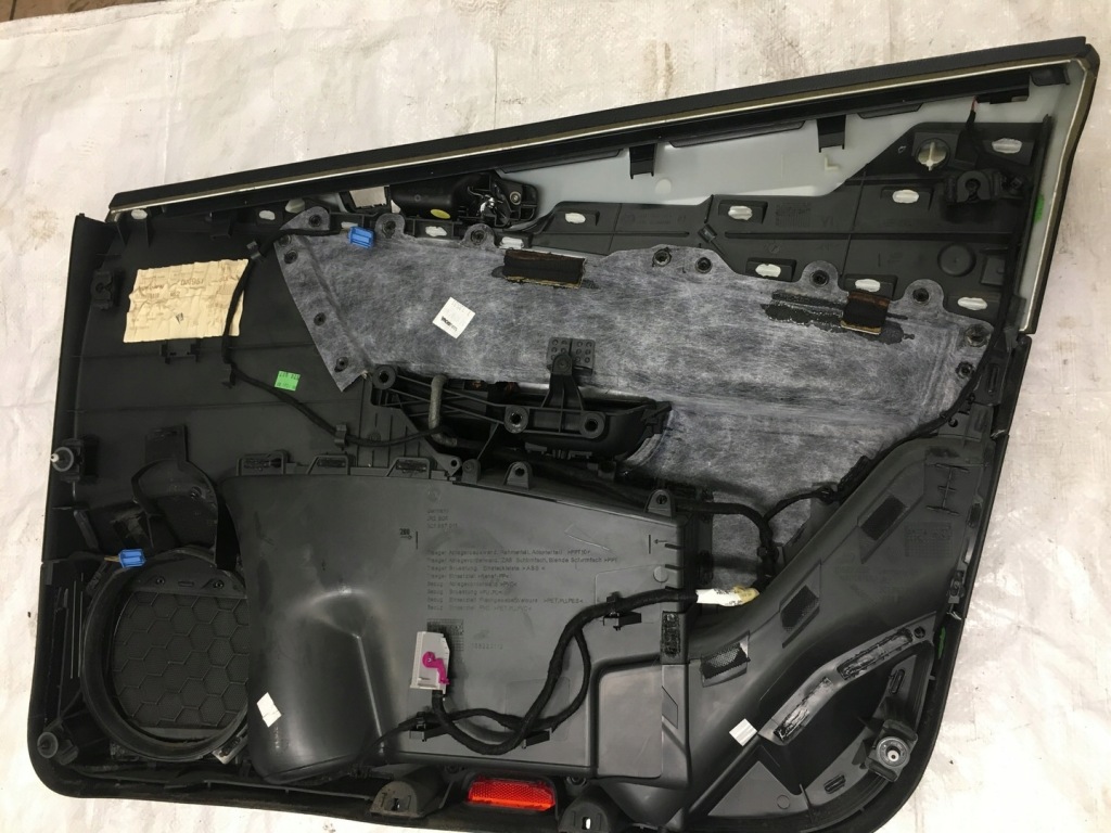 Обшивка дверь обивка перед правый  перед vw passat b6 универсал 2005-2010 Недорого