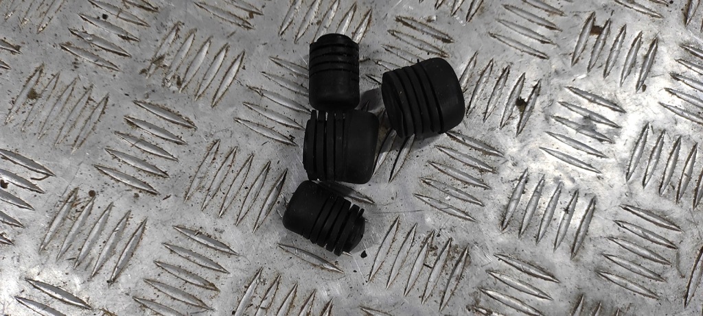 фото №1, Hyundai genesis sedan 2016 резинка крышка капот