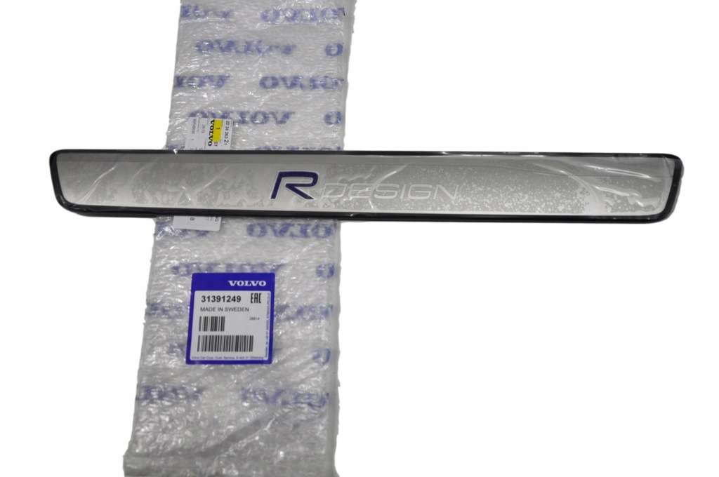 фото №1, Volvo xc60 правая накладка порог r-design оригинальный номер