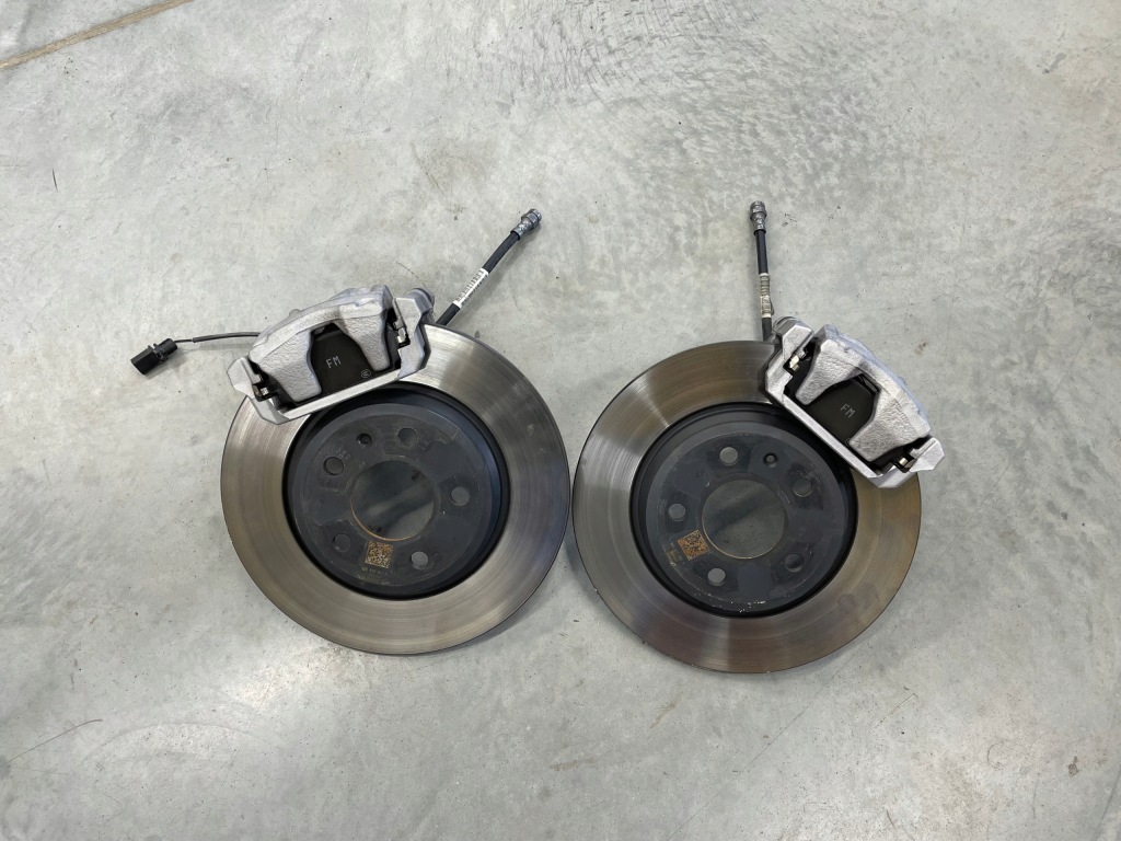 фото №1, Тормозные диски тормозные колодки суппорты задняя a4 b9 a5 8w 2.0 tfsi 23r