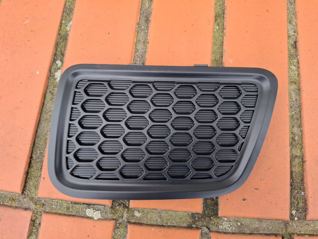 фото №1, Jeep grand cherokee wk2 13- решётка решётка радиатора заглушка бампера rh orginał