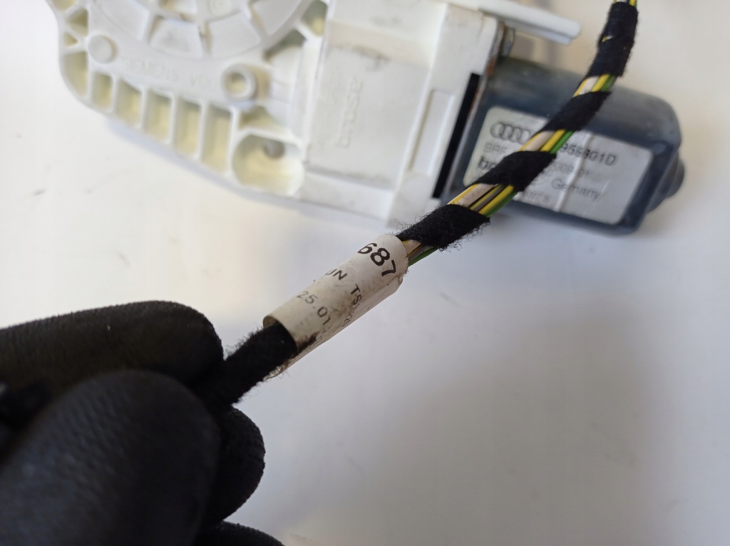 фото №5, Моторчик стекло левый перед audi a6 c6 4f0959801d