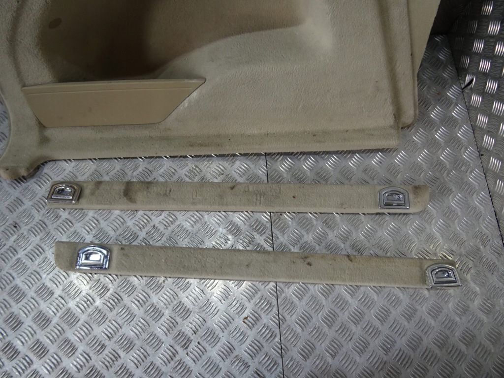 Купити Накладка бокове  багажника vw touareg 7p 7p6863527a