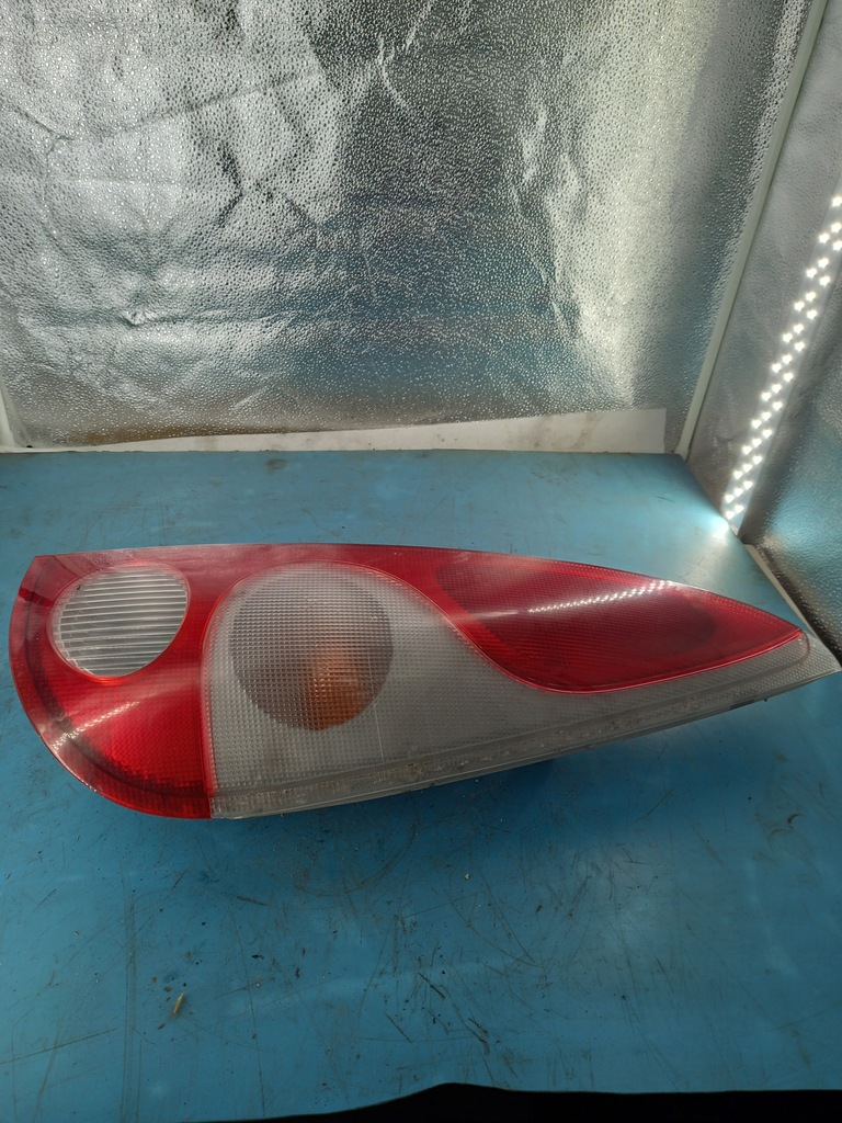 фото №1, Лампа задняя правая toyota yaris verso 01r