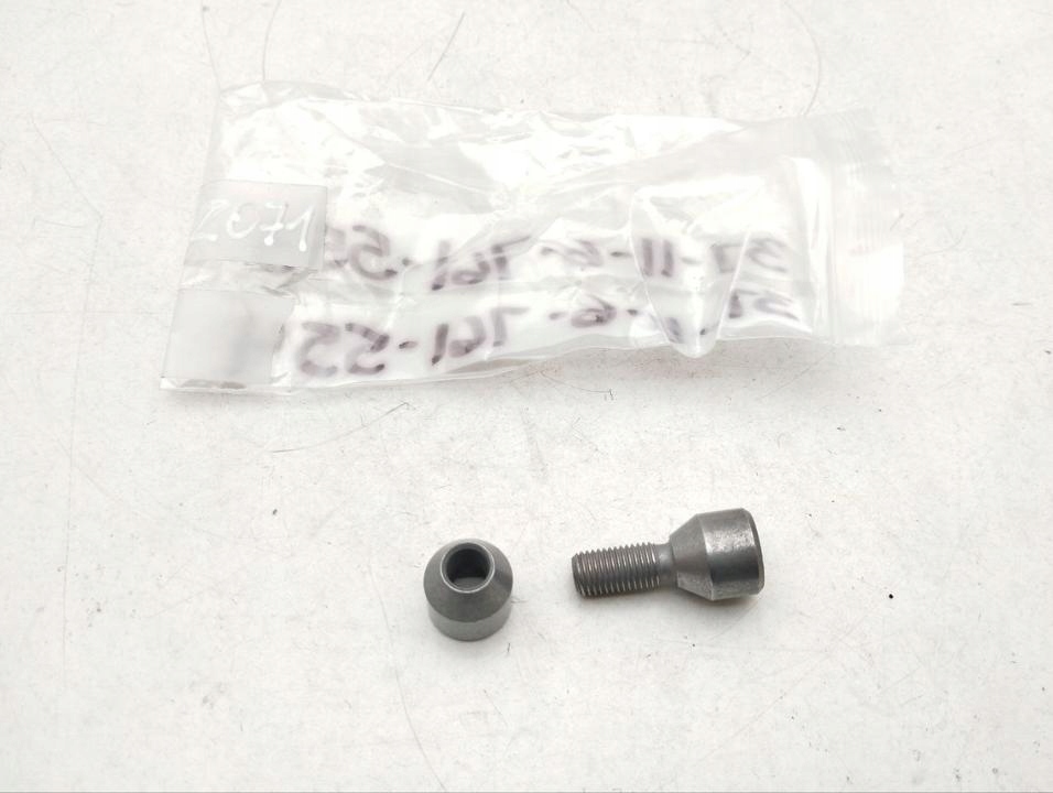 фото №1, Болт rolls-royce ghost 2010 6761553